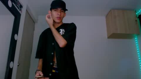 Snapshot of samuel_suarez chatting on 12.20.24 online show from 12.20.24