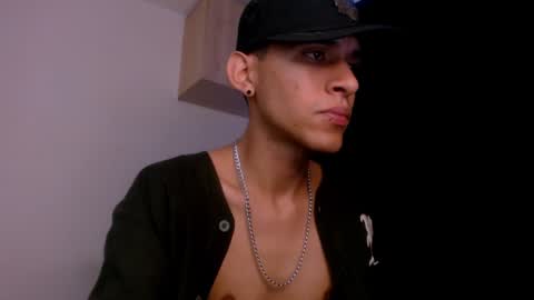 Snapshot of samuel_suarez chatting on 12.31.24 online show from 12.31.24