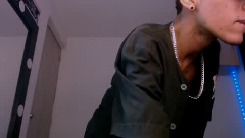 Snapshot of samuel_suarez chatting on 12.31.24 online show from 12.31.24