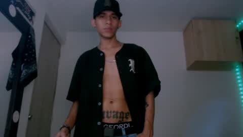 Snapshot of samuel_suarez chatting on 01.22.25 online show from 01.22.25