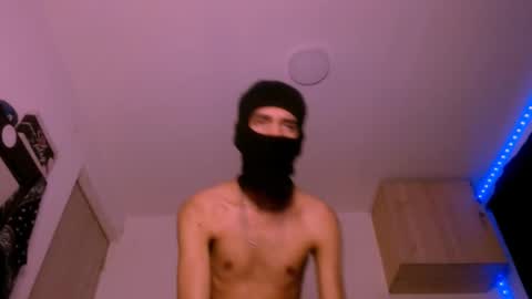 Snapshot of samuel_suarez chatting on 02.22.25 online show from 02.22.25