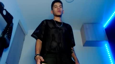 Snapshot of samuel_suarez chatting on 03.02.25 online show from 03.02.25