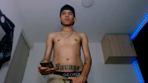 Snapshot of samuel_suarez chatting on 03.03.25 online show from 03.03.25