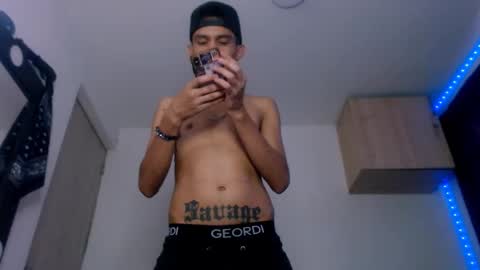 Snapshot of samuel_suarez chatting on 03.03.25 online show from 03.03.25