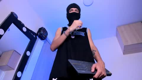 Snapshot of samuel_suarez chatting on 09.20.25 online show from 09.20.25