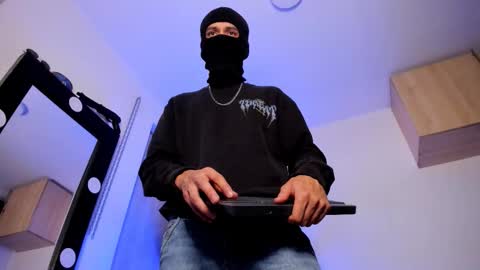 Snapshot of samuel_suarez chatting on 09.25.25 online show from 09.25.25