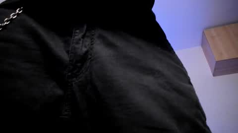 Snapshot of samuel_suarez chatting on 09.28.25 online show from 09.28.25