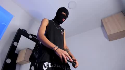 Snapshot of samuel_suarez chatting on 10.06.25 online show from 10.06.25