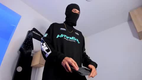 Snapshot of samuel_suarez chatting on 10.15.25 online show from 10.15.25