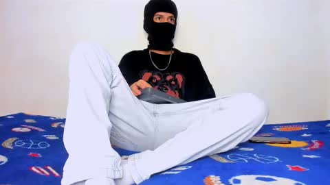 Snapshot of samuel_suarez chatting on 10.21.25 online show from 10.21.25