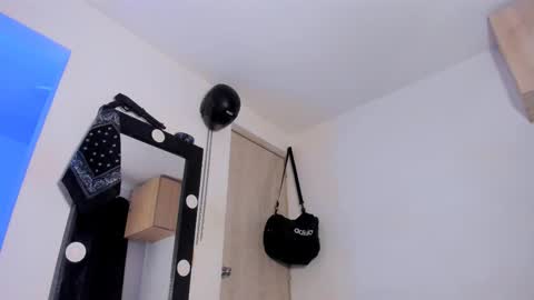 Snapshot of samuel_suarez chatting on 10.23.25 online show from 10.23.25