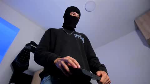 Snapshot of samuel_suarez chatting on 10.25.25 online show from 10.25.25