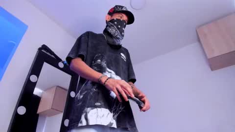 Snapshot of samuel_suarez chatting on 10.26.25 online show from 10.26.25