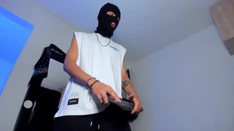 Snapshot of samuel_suarez chatting on 11.08.25 online show from 11.08.25