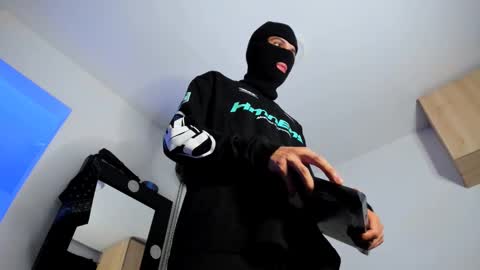 Snapshot of samuel_suarez chatting on 11.19.25 online show from 11.19.25