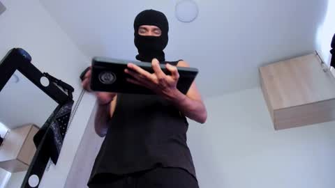 Snapshot of samuel_suarez chatting on 11.29.25 online show from 11.29.25