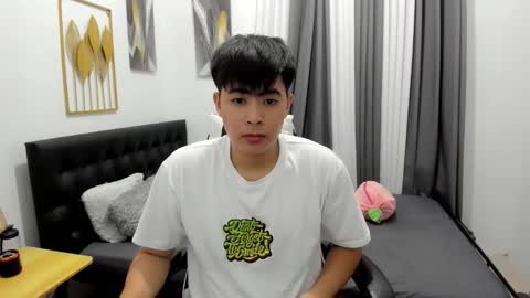 Snapshot of samuelangelo chatting on 05.10.26 Sam online show from 05.10.26