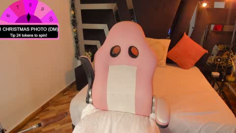 Snapshot of samy_ross_ chatting on 12.14.24 Find me at when im offline here. online show from 12.14.24