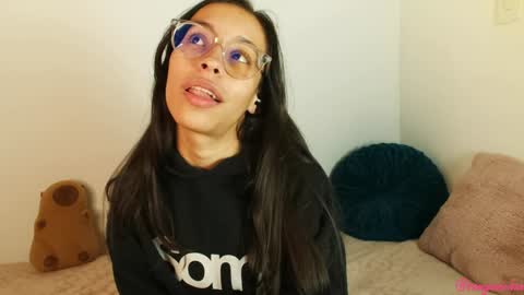 Snapshot of samyonichan chatting on 02.09.25 Special show on 17 december and 23 UwU online show from 02.09.25