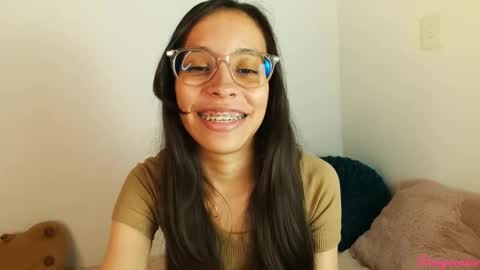 Snapshot of samyonichan chatting on 02.09.25 Special show on 17 december and 23 UwU online show from 02.09.25