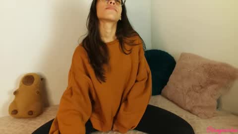 Snapshot of samyonichan chatting on 02.12.25 Special show on 17 december and 23 UwU online show from 02.12.25