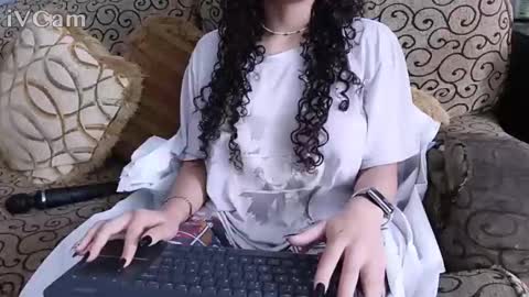 Snapshot of sandi_blue_ chatting on 04.11.26 sandi online show from 04.11.26