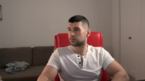 Snapshot of sandow_ chatting on 05.12.26 Sandow online show from 05.12.26