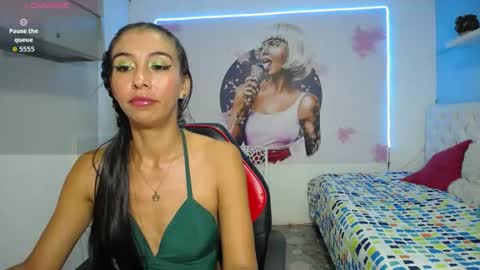 Snapshot of sandra_petite19 chatting on 06.12.26 sandra online show from 06.12.26