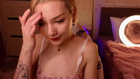 Snapshot of sandraboyl chatting on 01.05.25 Sandy online show from 01.05.25