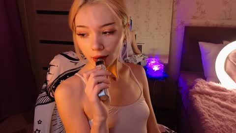 Snapshot of sandraboyl chatting on 01.06.25 Sandy online show from 01.06.25