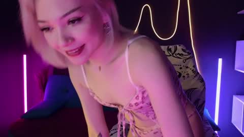 Snapshot of sandraboyl chatting on 02.07.25 Sandy online show from 02.07.25