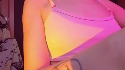 Snapshot of sandraboyl chatting on 02.11.25 Sandy online show from 02.11.25