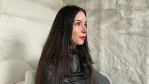 Sandra Schonherz online show from 02.18.25