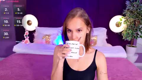 Snapshot of sandrazoe chatting on 06.15.26 San online show from 06.15.26