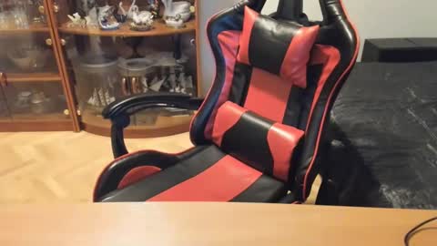 Sandy online show from 12.04.24