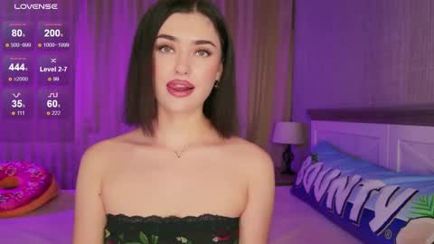 Sandy online show from 10.24.25