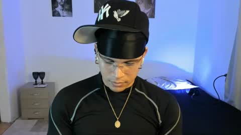 Snapshot of sant_wahlberg chatting on 06.16.26 Sant online show from 06.16.26