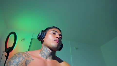 Snapshot of santi__ferrer chatting on 04.26.26 Santi Ferrer online show from 04.26.26