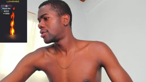 Snapshot of santi_brown1 chatting on 01.28.25 Santibrown online show from 01.28.25