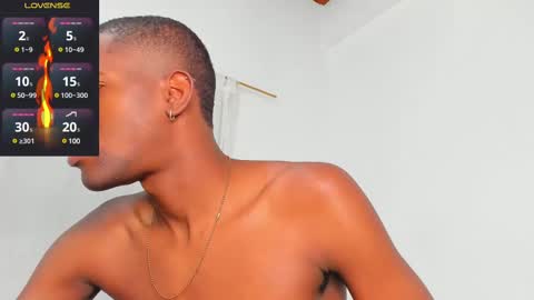 Snapshot of santi_brown1 chatting on 02.09.25 Santibrown online show from 02.09.25