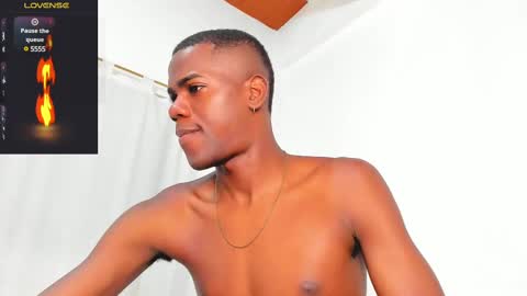 Snapshot of santi_brown1 chatting on 03.10.25 Santibrown online show from 03.10.25