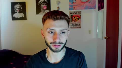 Snapshot of santi_mateo chatting on 10.03.25 Santi online show from 10.03.25