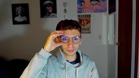 Snapshot of santi_mateo chatting on 10.26.25 Santi online show from 10.26.25