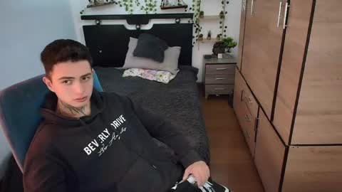 Snapshot of santi_ss chatting on 05.18.26 santi_ss online show from 05.18.26