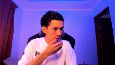 santi_twink19 online show from 12.07.24