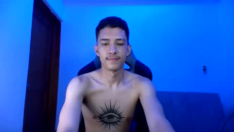 santi_twink19 online show from 02.01.25