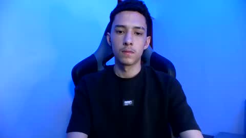 santi_twink19 online show from 02.12.25