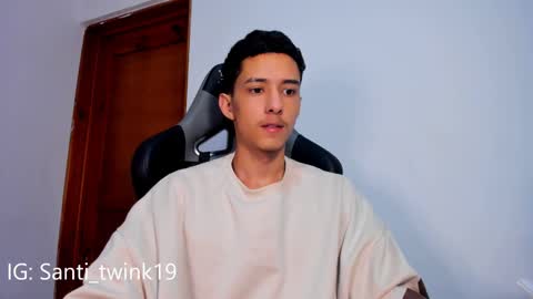 santi_twink19 online show from 02.14.25