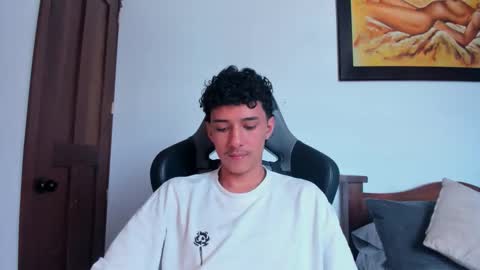 santi_twink19 online show from 09.26.25