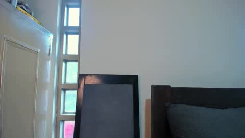 santi_twink19 online show from 10.04.25